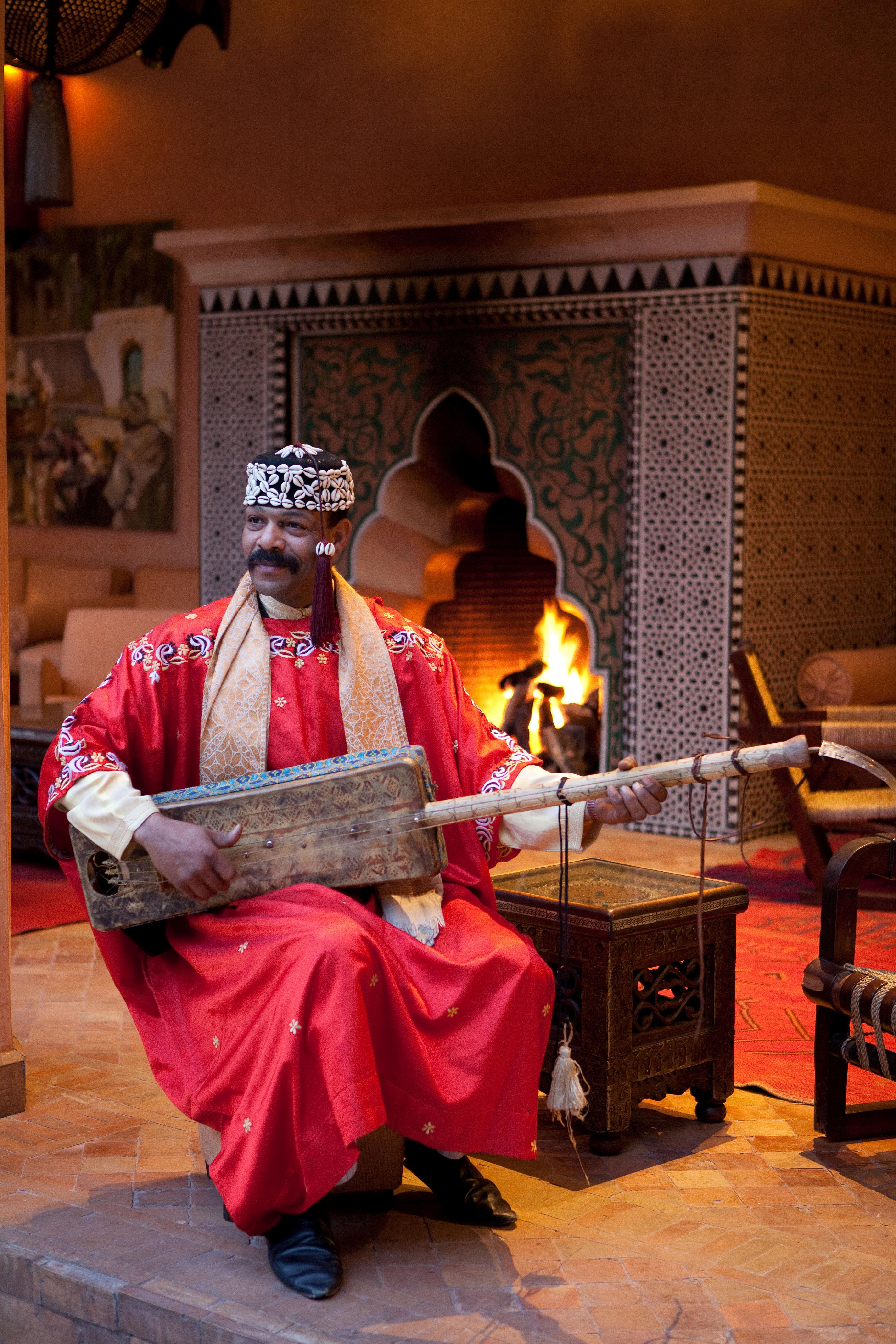 Hotel Les Jardins De La Koutoubia Marrakesh Esterno foto Gnaou musician playing the guembri