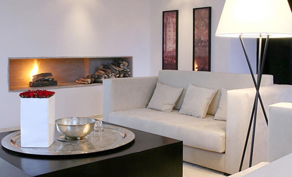 Hotel Les Jardins De La Koutoubia Marrakesh Esterno foto A living room with a fireplace